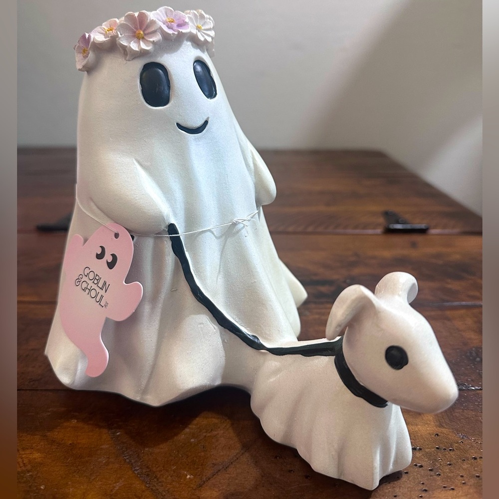 Viral Halloween Decor Goblin & Ghoul Floral Crown Ghost Walking Dog